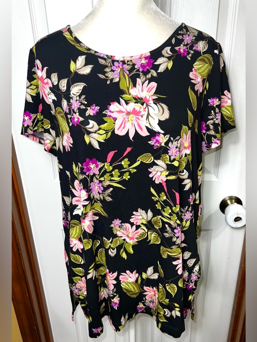 (NWOT) J. Jill Wearever Collection Blouse Top Short Sleeve Floral Black/Multi M